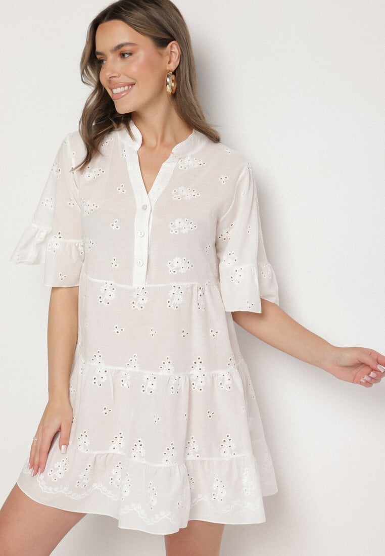 Biała Bawełniana Sukienka z Haftowanej Tkaniny o Koszulowym Kroju z Falbanami Filidwena