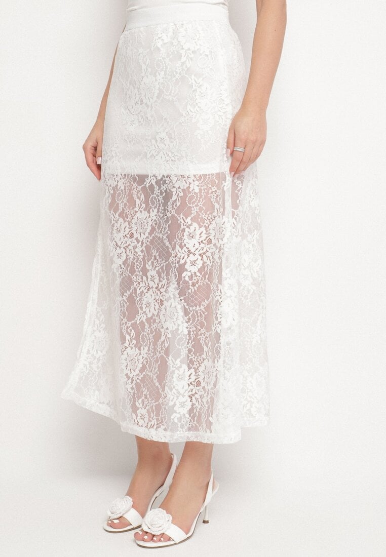 Biała Rozkloszowana Spódnica z Koronki Zdobiona Rozcięciem Zariska