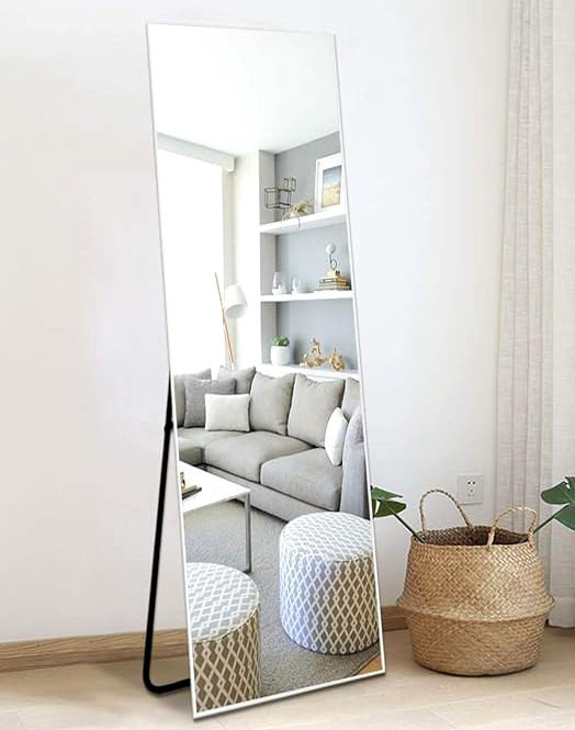 Wolnostojące lustro podłogowe