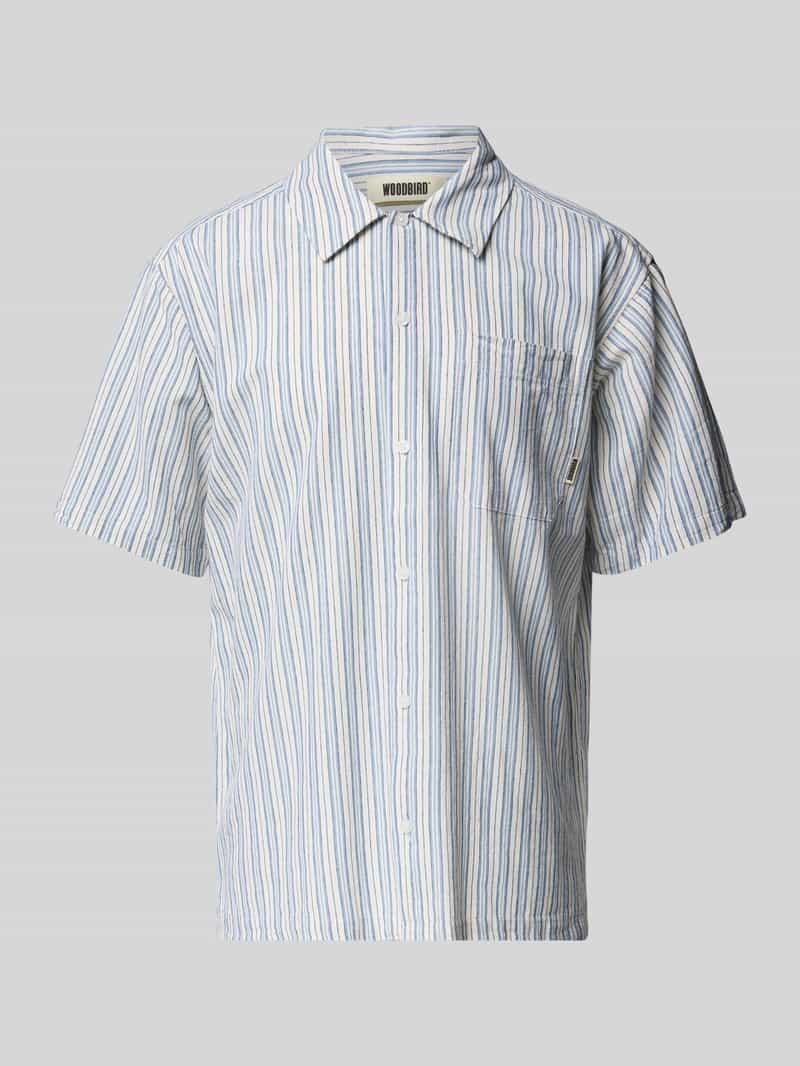 Koszula casualowa o kroju regular fit z kieszenią na piersi