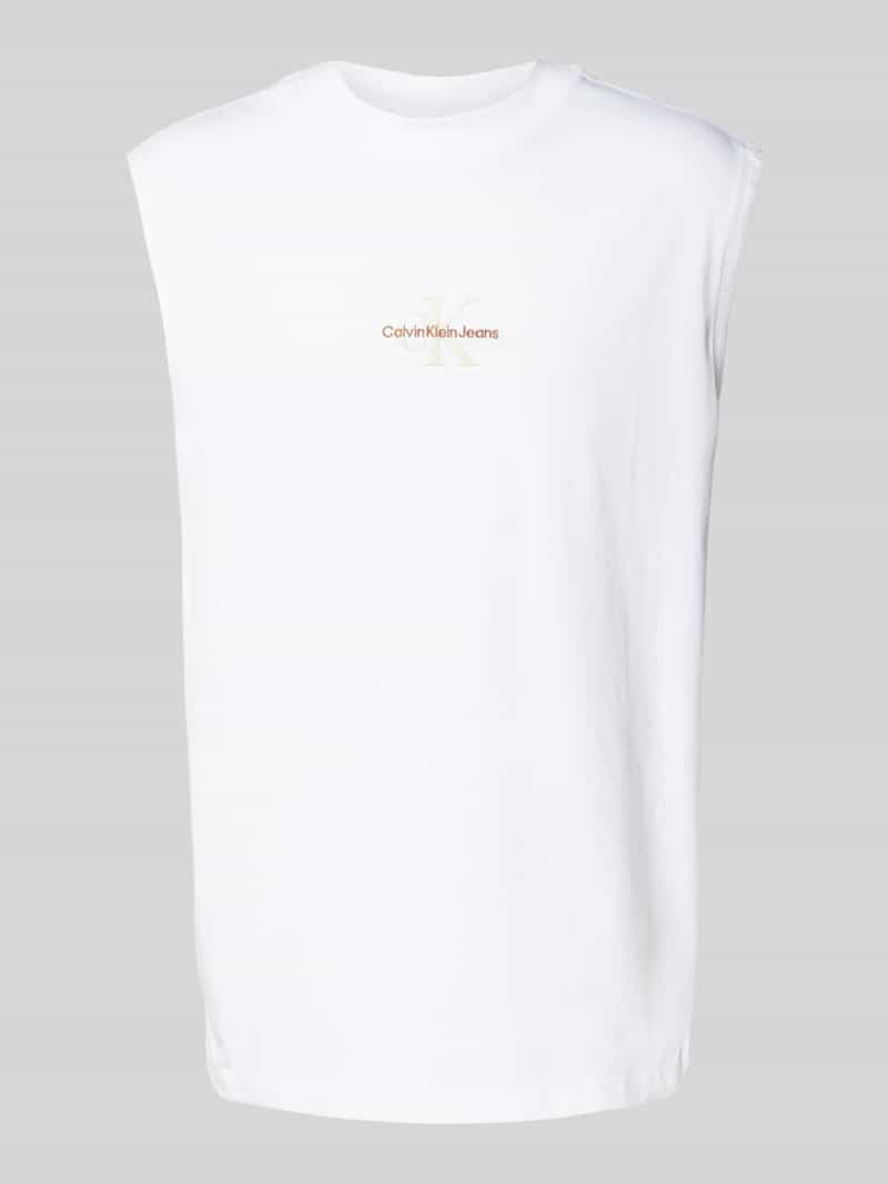 Top z wyhaftowanym logo