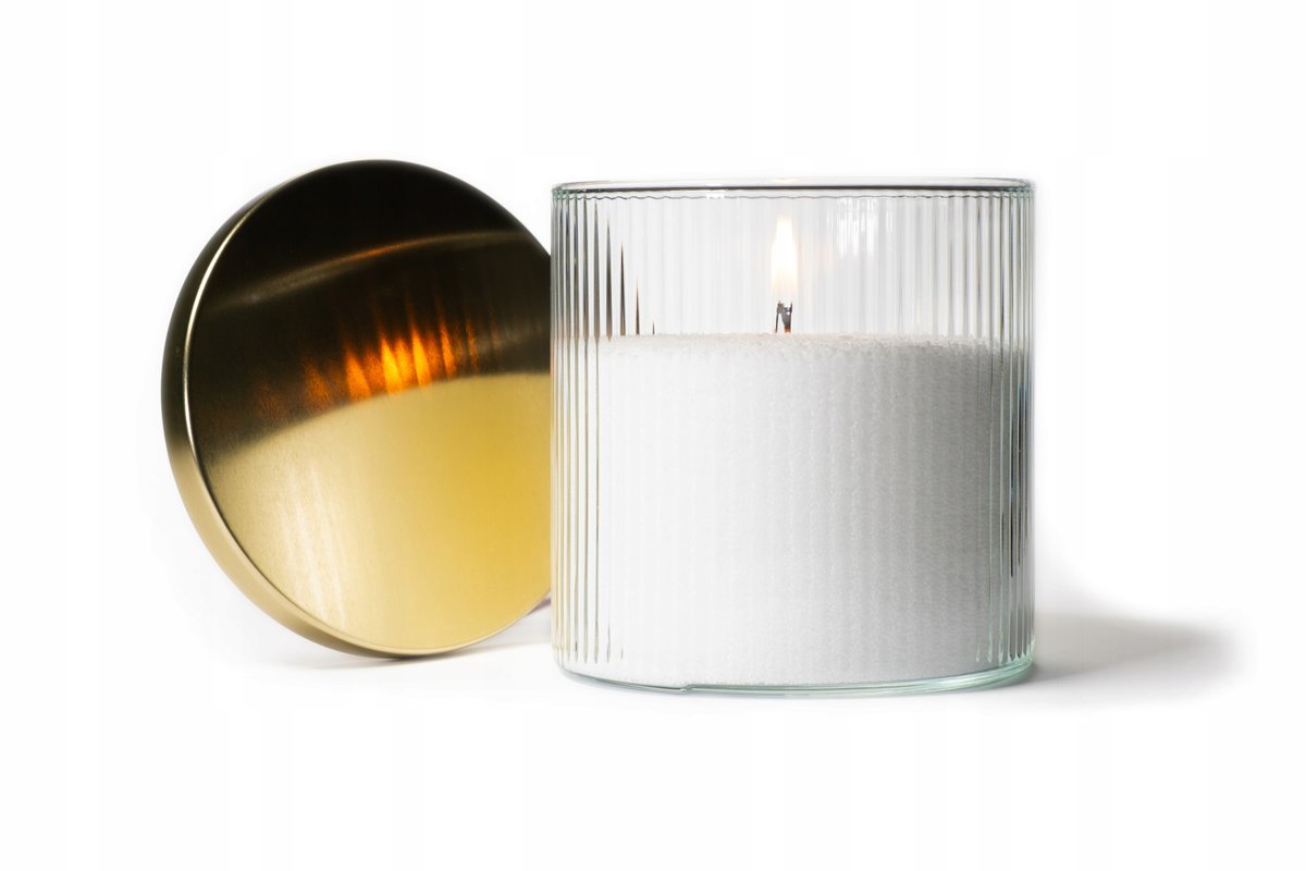 Świeca w proszku (sypana, perłowa) w szklanym pojemniku ze złotą pokrywką