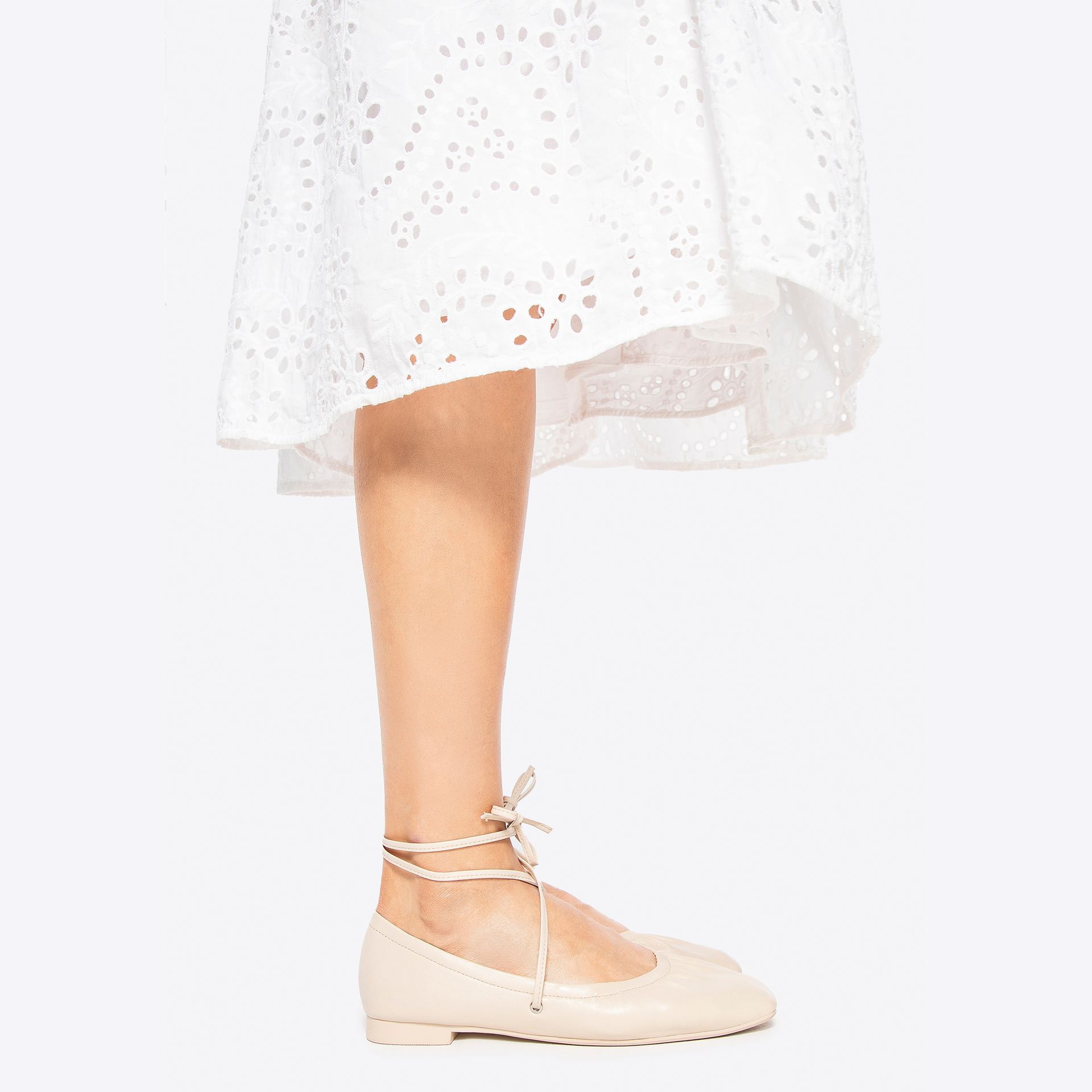 Baleriny ze skóry naturalnej z wiązaniem beżowe