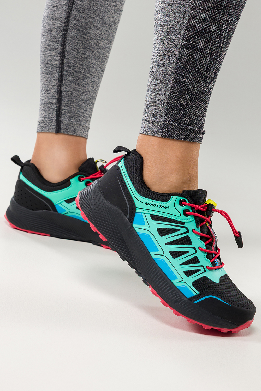 Czarne buty sportowe trekkingowe damskie na bieżnikowanej podeszwie z regulowaną elastyczną sznurówką pistacjowe wstawki Casu 2505-7W