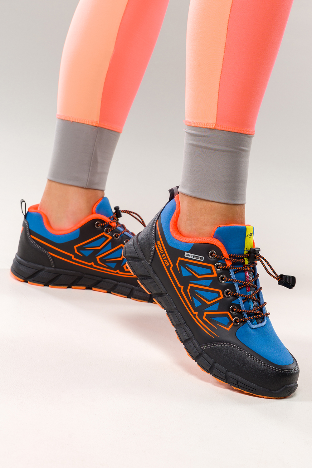 Niebieskie buty trekkingowe damskie buty sportowe na bieżnikowanej podeszwie z regulowaną elastyczną sznurówką pomarańczowe wstawki softshell Casu 2309-6W