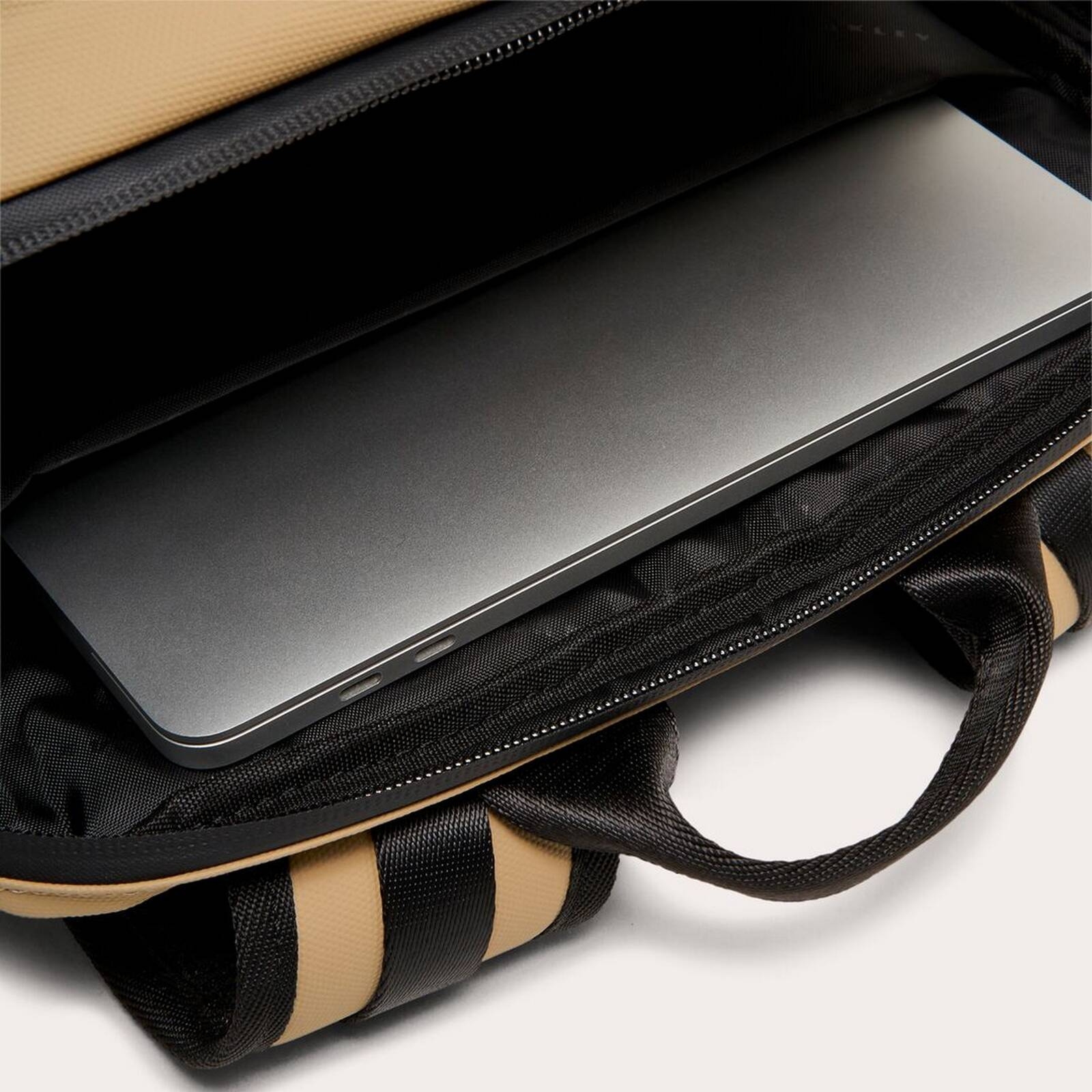 Plecak miejski unisex Oakley ROVER LAPTOP 18 L beżowy FOS901478-32F