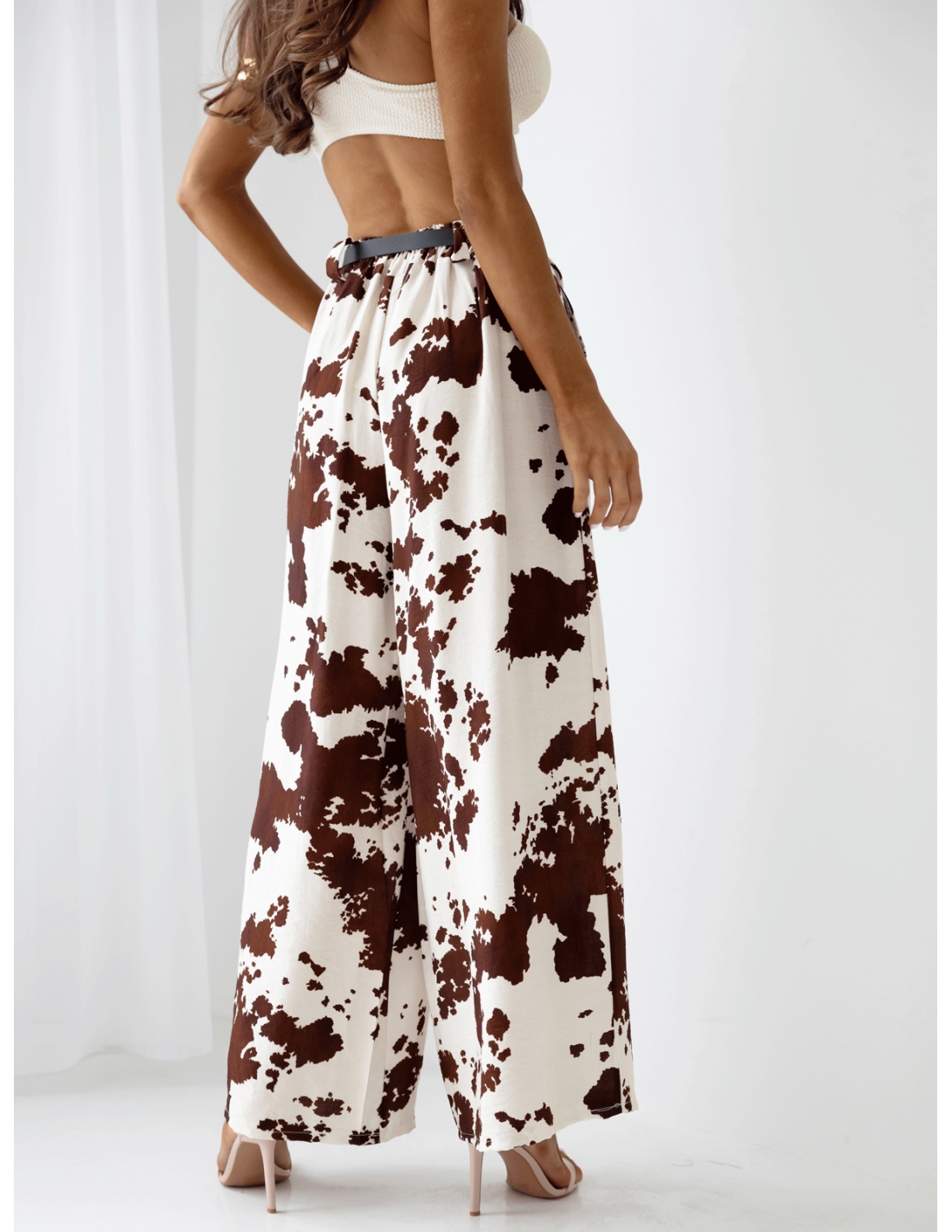 Szerokie spodnie z wiskozy w print LUTHIRA - czekoladowe