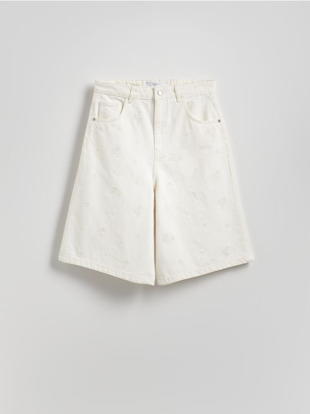 Reserved - Jeansowe szorty z haftem - złamana biel