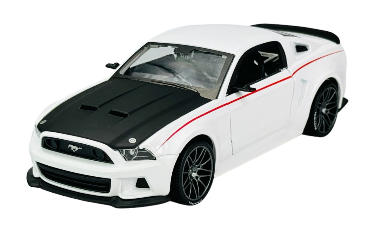 MAISTO 2014 FORD MUSTANG STREET RACER BIAŁY 1:24 31506