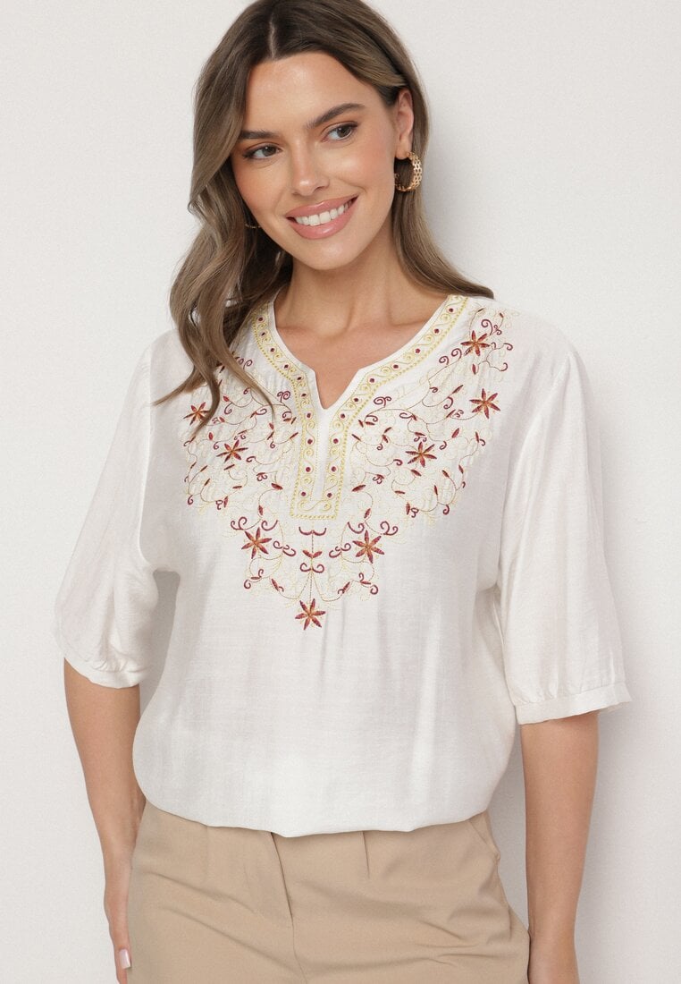 Biała Bawełniana Bluzka z Haftowanymi Zdobieniami Przy Dekolcie Mirundria