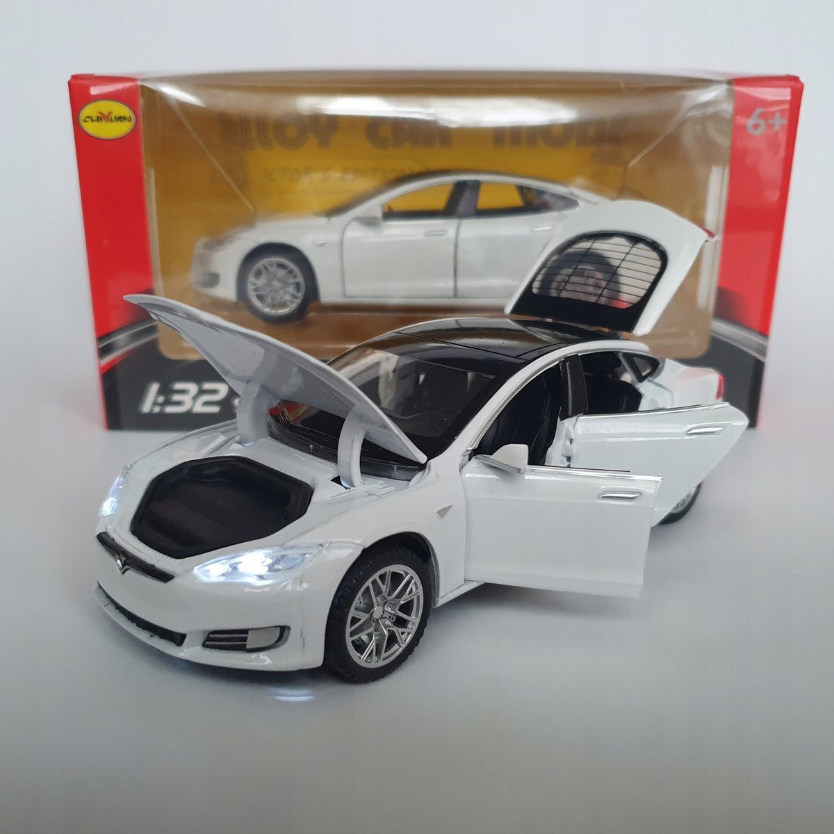 Tesla model S 1:32 metalowy otwierane drzwi światła LED + PUDEŁKO