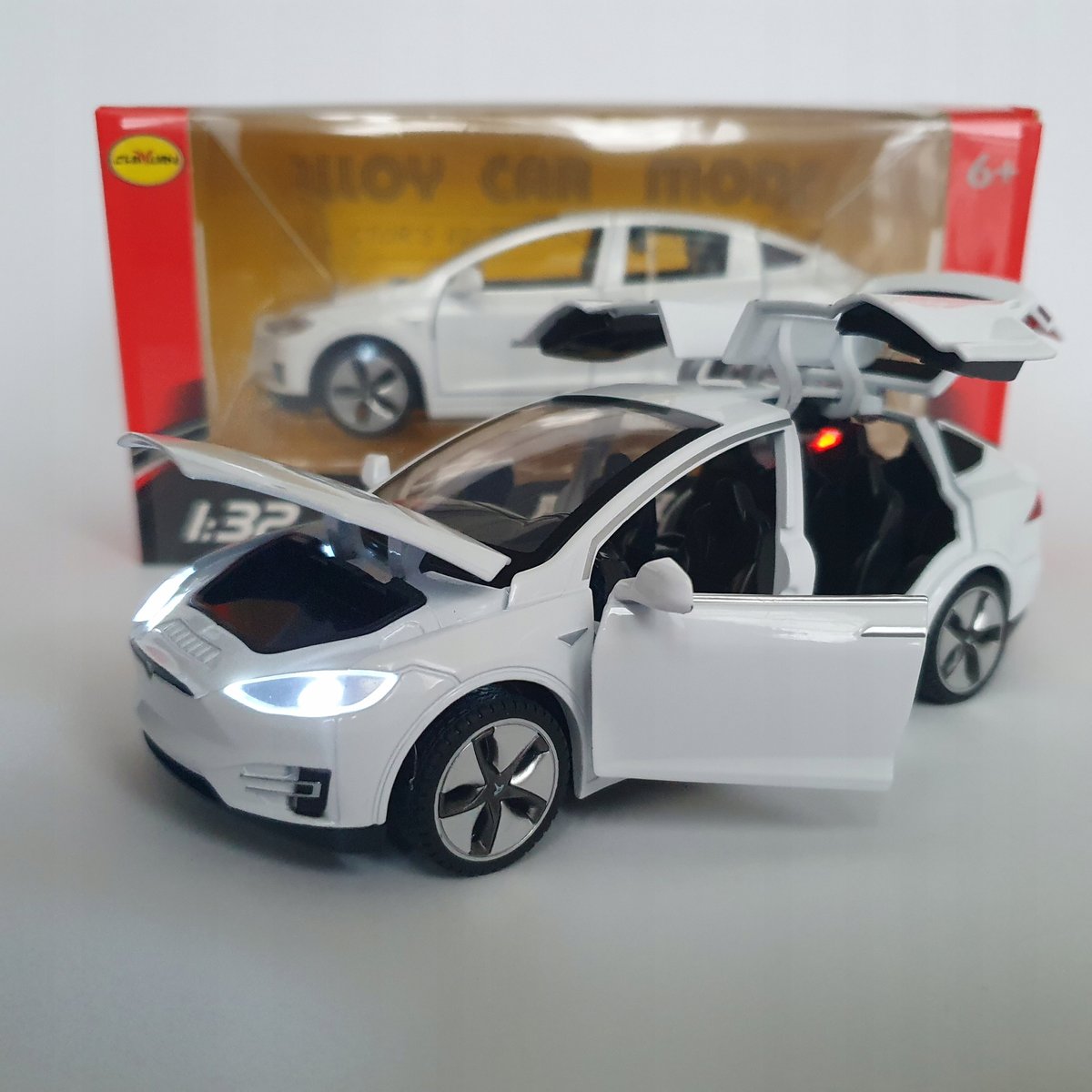 Tesla model X 1:32 otwierane (do góry!) drzwi światła LED + PUDEŁKO