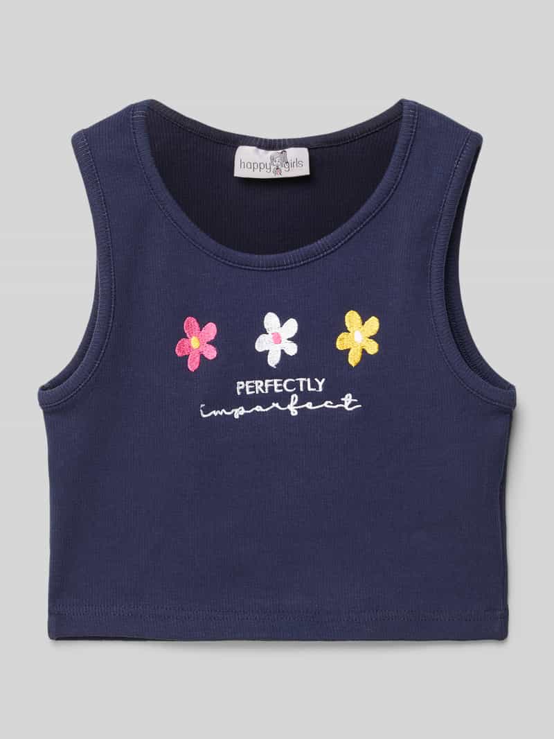 Top z wyhaftowanymi motywami