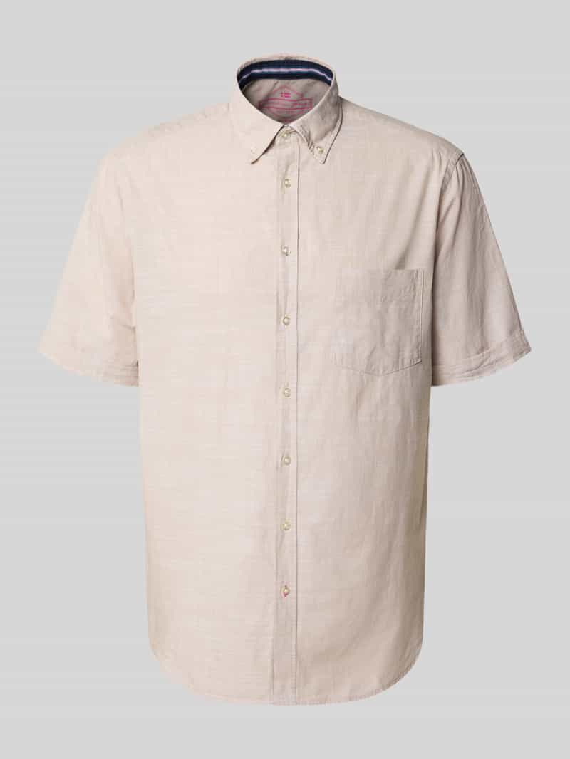 Koszula casualowa o kroju regular fit z kołnierzykiem typu button down