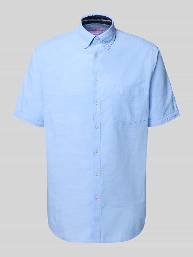 Koszula casualowa o kroju regular fit z kołnierzykiem typu button down