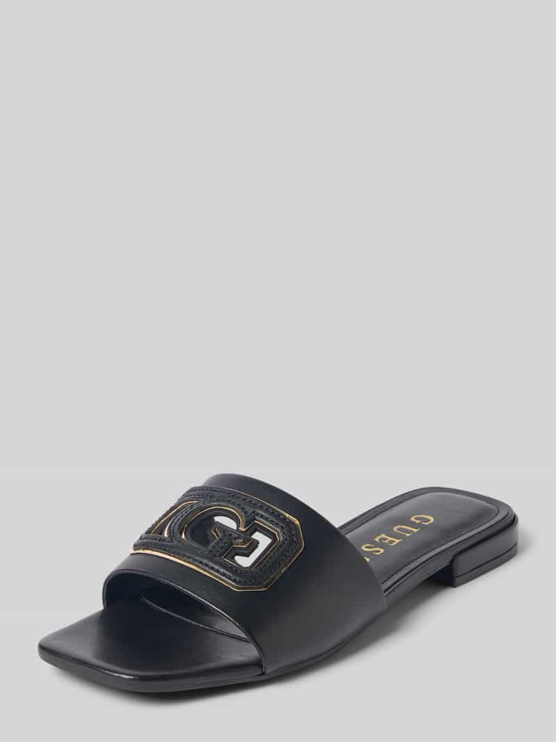 Klapki z detalem z logo model ‘TARISHA’