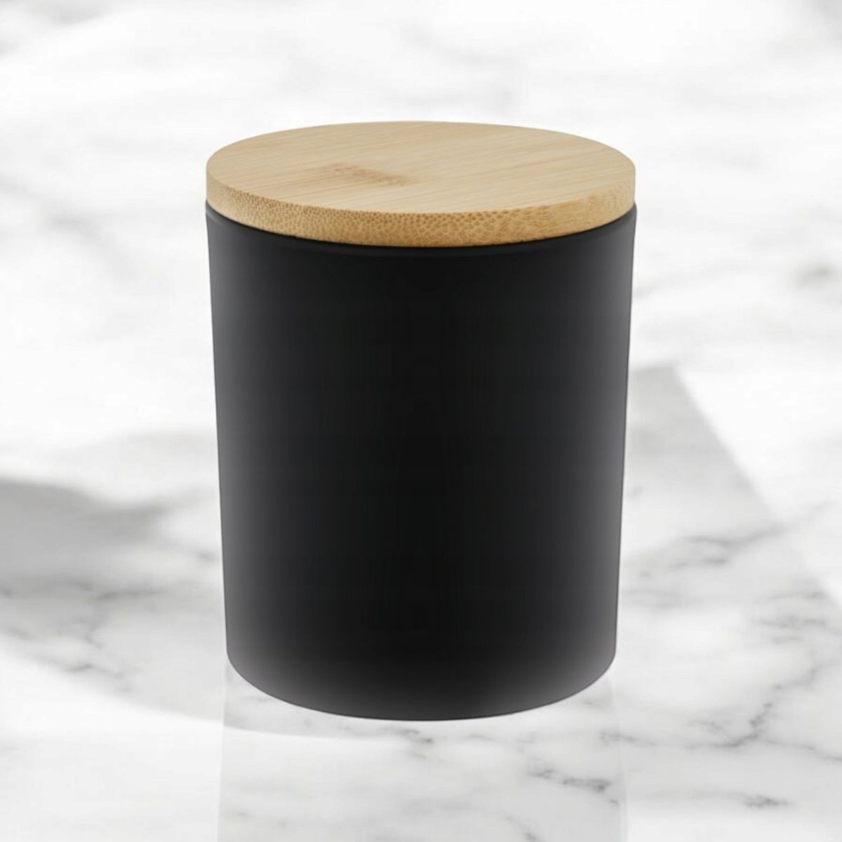 Świeca sojowa w czarnym matowym szkle z bambusową zakrętką