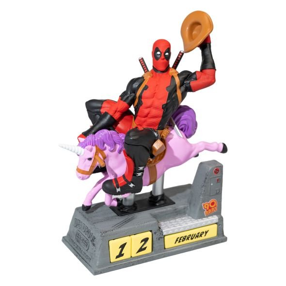Kalendarz wieczny na biurko Figurka Marvel Deadpool prezent dla chłopaka 21 cm