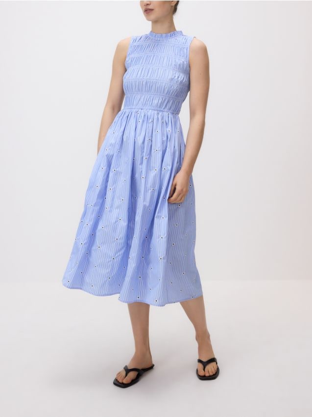 Reserved - Sukienka midi w kwiaty - jasnoniebieski