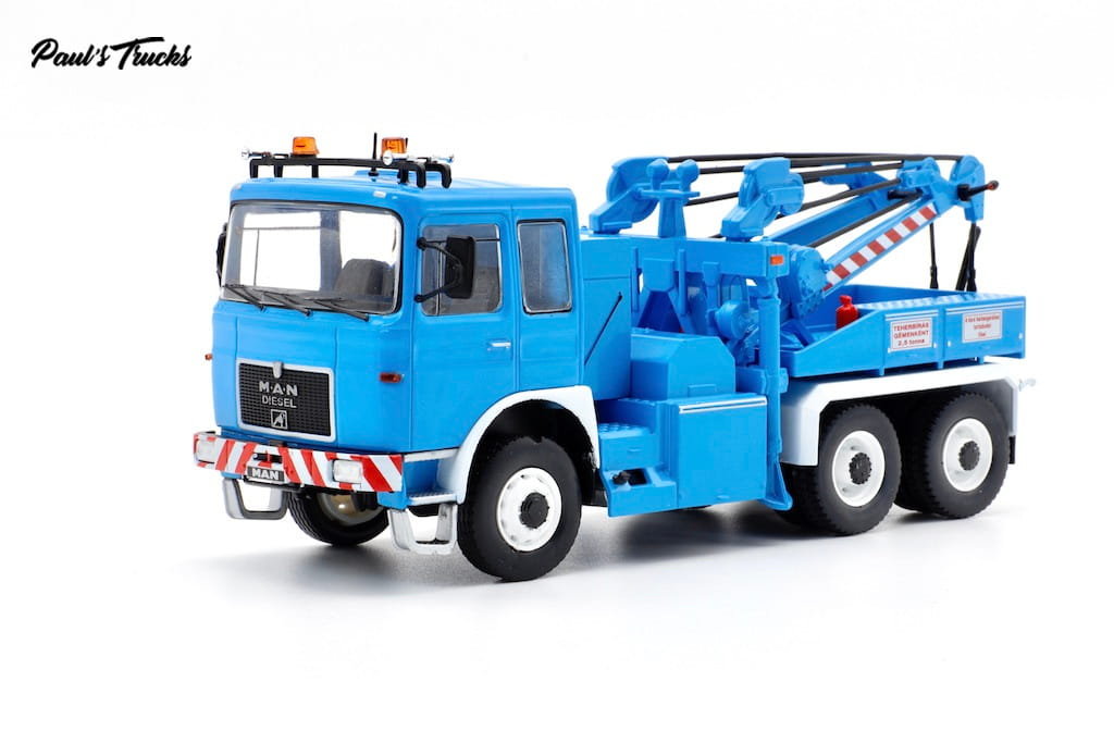 MAN F8 26.281 holownik niebieski skala 1/43 IXO