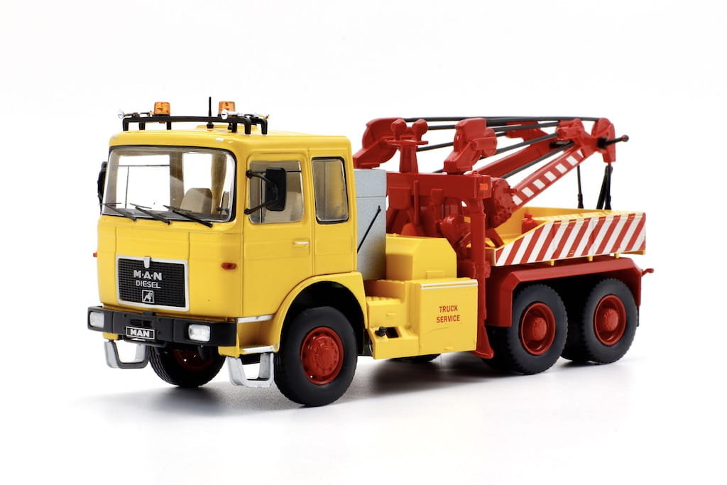 MAN F8 26.281 holownik żółty skala 1/43 IXO
