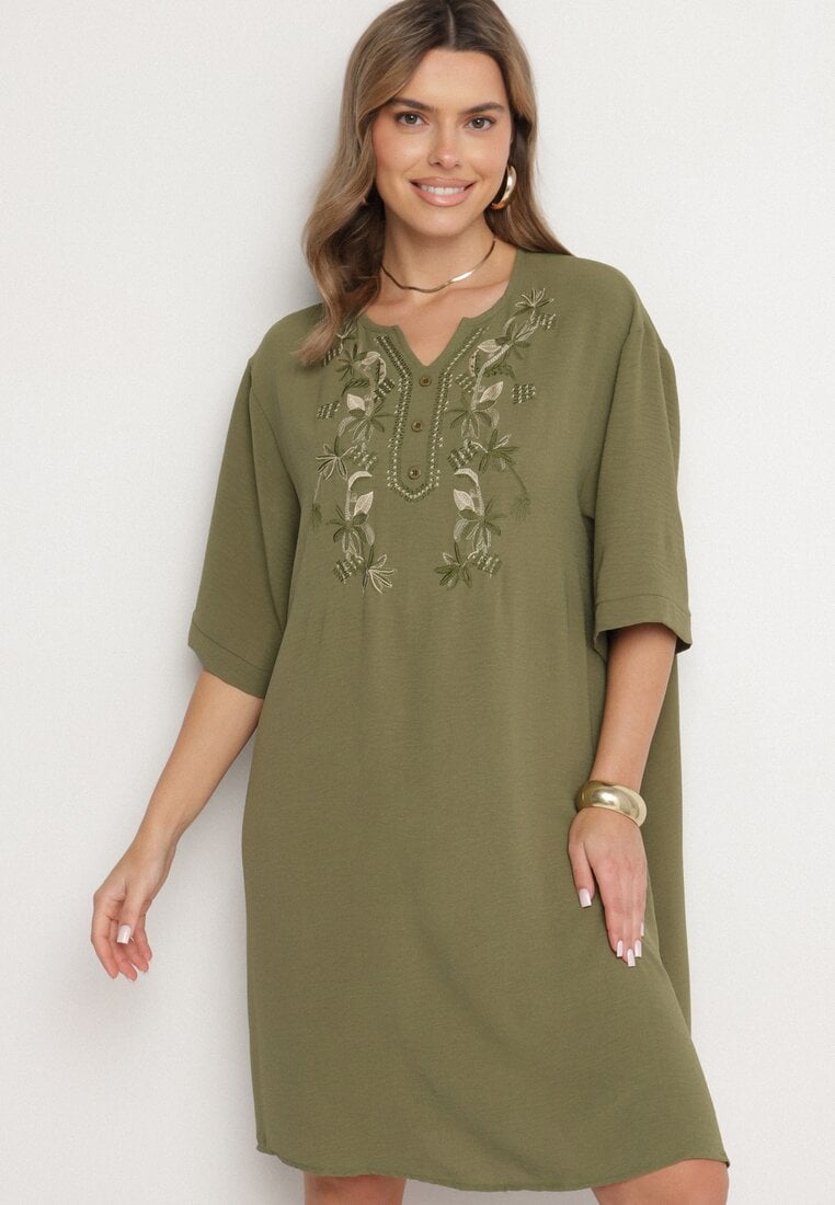 Ciemnozielona Sukienka Pudełkowa z Guzikami i Ozdobnymi Haftami Jenivanea