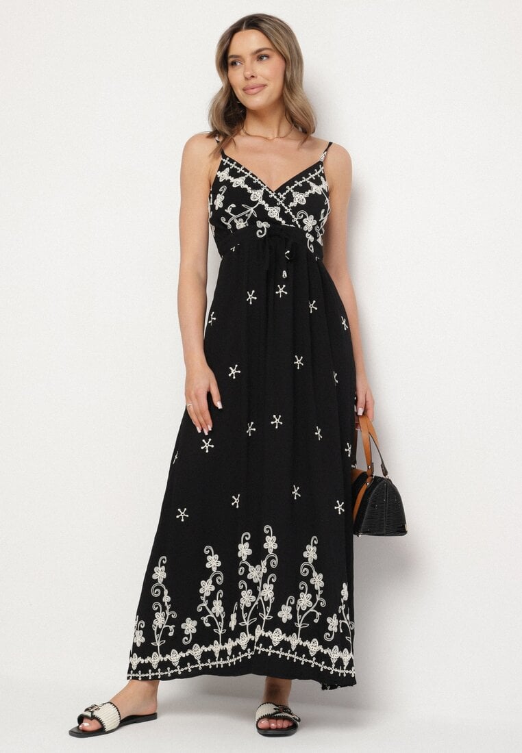 Czarna Sukienka z Wiskozy Ozdobiona Haftami Lunireia