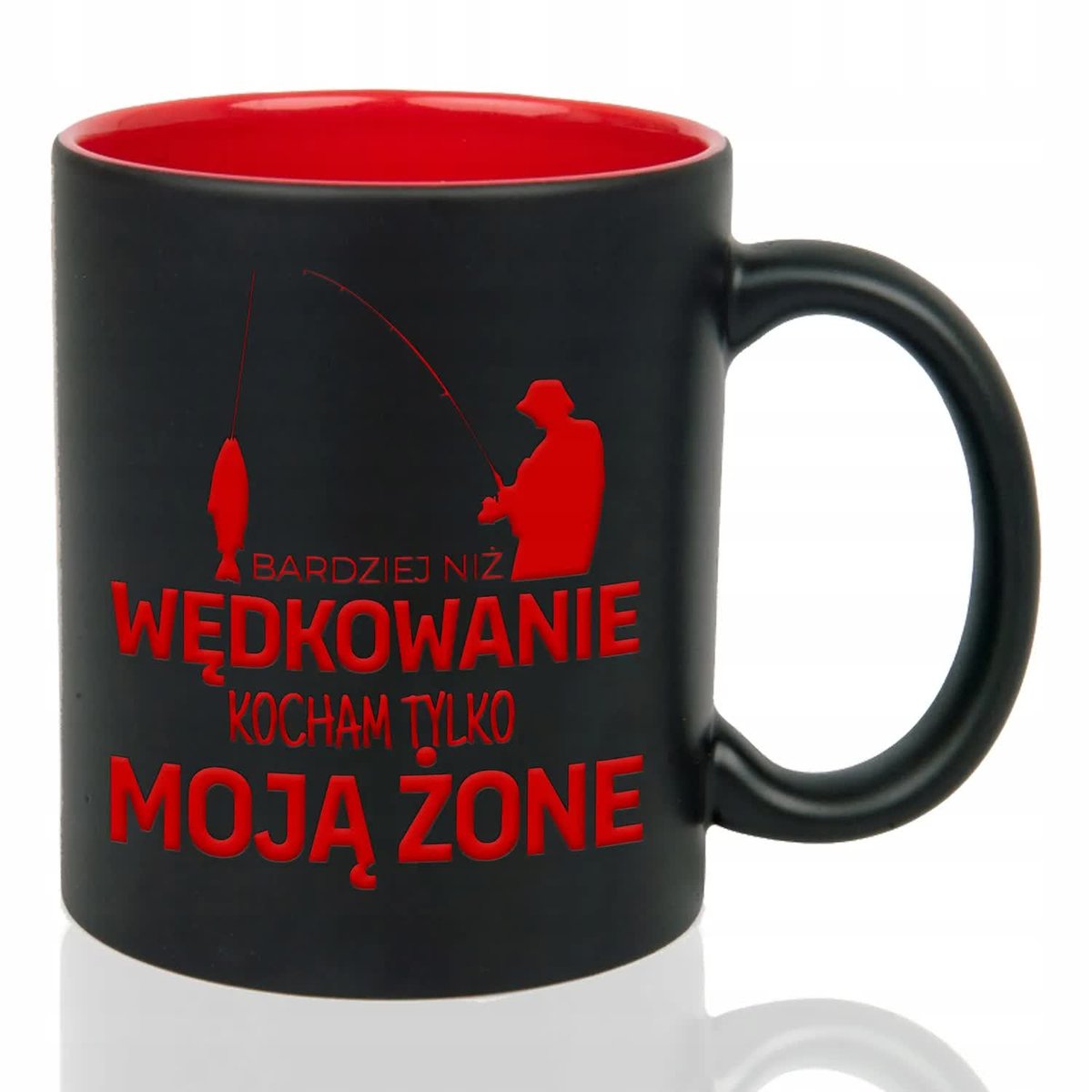 Kubek Grawer CZERWONY PREZENT MĘŻA Bardziej niż wędkowanie kocham żone Wz