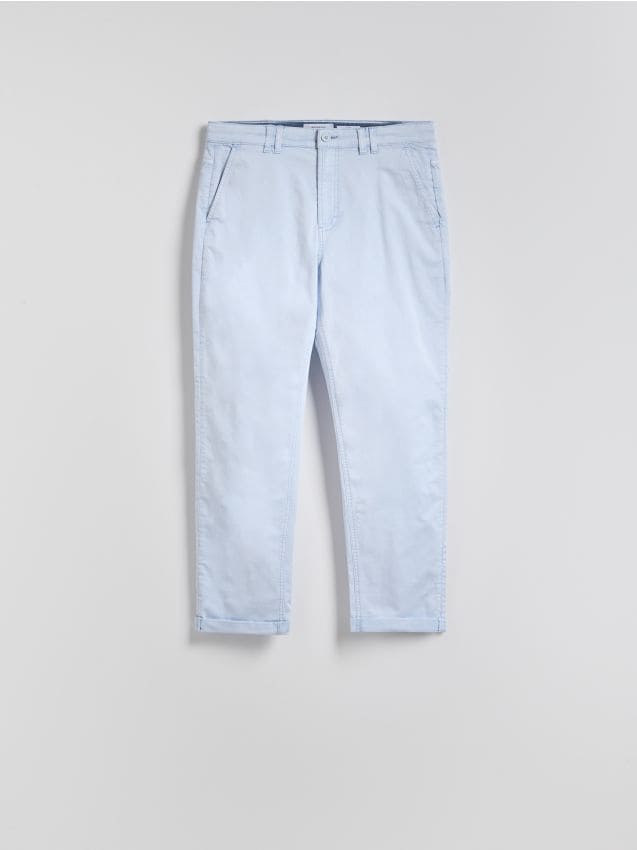 Reserved - Bawełniane spodnie chino slim - jasnoniebieski