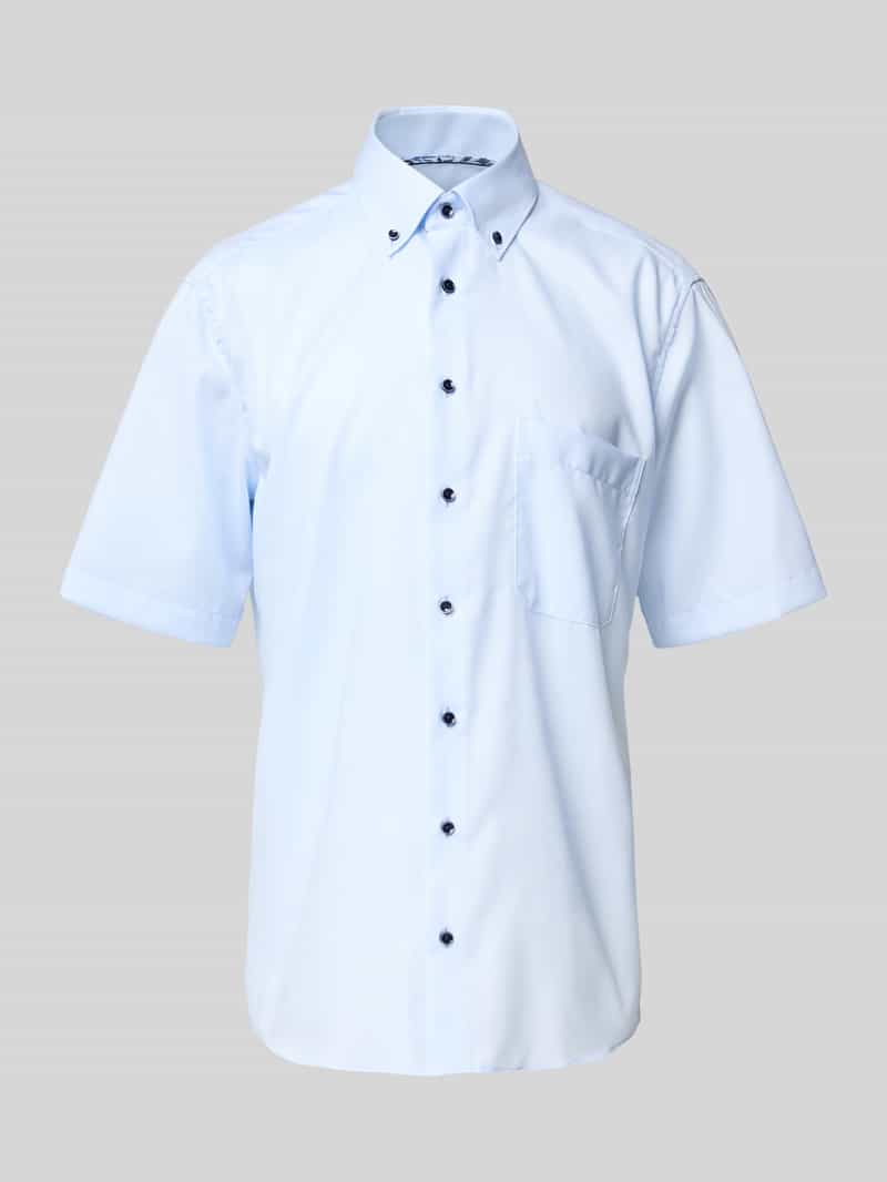 Koszula biznesowa o kroju comfort fit z kołnierzykiem typu button down