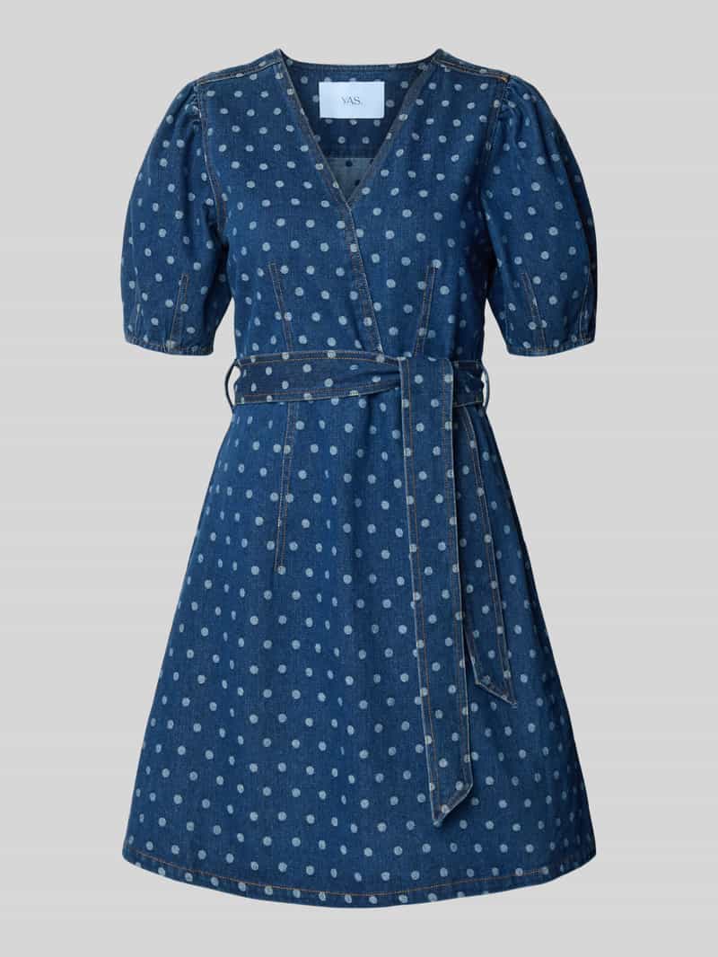 Sukienka jeansowa o długości do kolan z wiązanym paskiem model ‘PRIKKA’