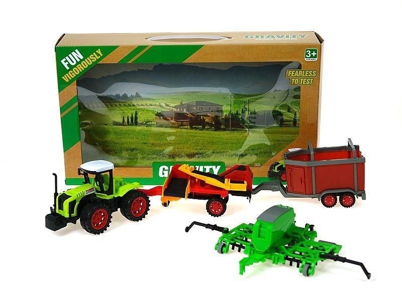 Traktor z maszynami rolniczymi napęd na kolo