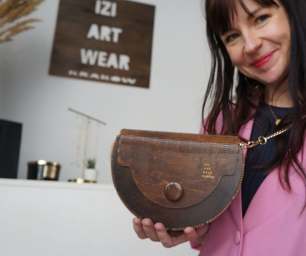 Drewniana torebka półksiężyc prezent