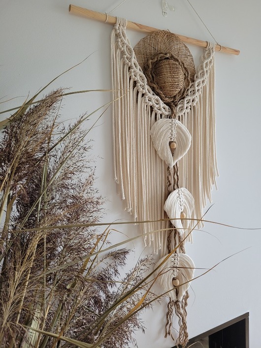 Makrama ścienna z kapeluszem, styl boho, ecru, listki makramowe, juta