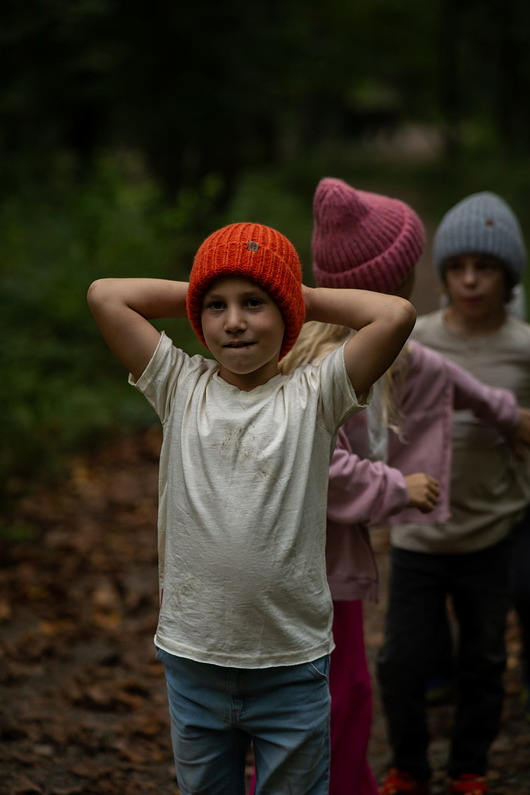 SÓWKA - puchata naturalna czapka dla dzieci pomarańczowy