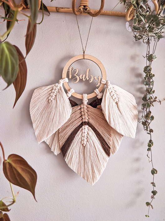 Delikatne dekoracje w stylu boho do pokoju dziecka niemowlaka