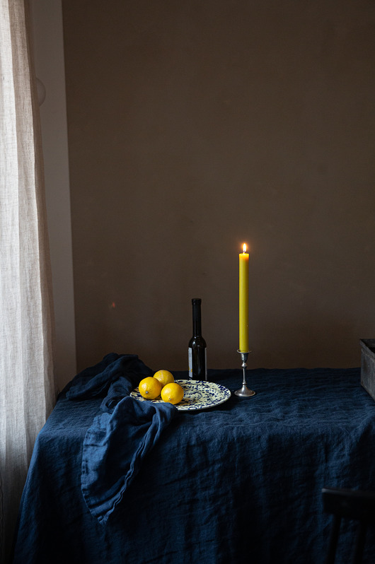 Delikatny obrus z lnianego muślinu - navy blue