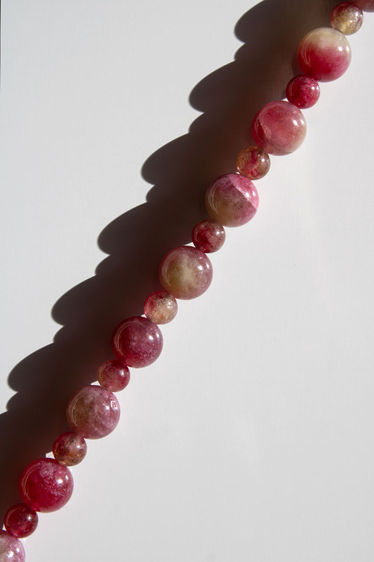 Naturalny różowo - różowy turmalin 75 cm