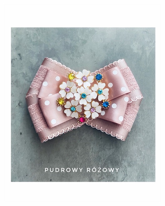 Pudrowa Brosza z kwiatuszkami New