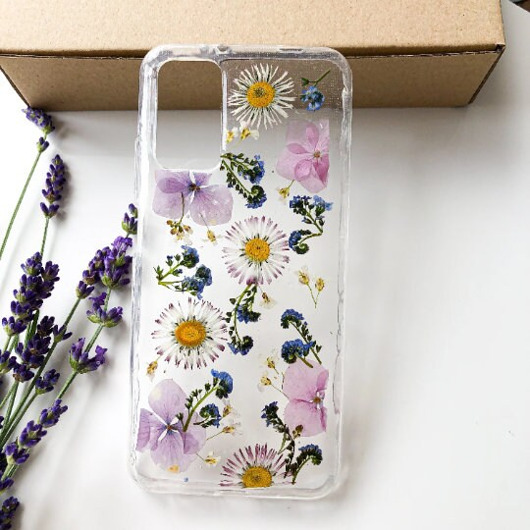 Etui z suszonymi kwiatami - urocze kwiatki