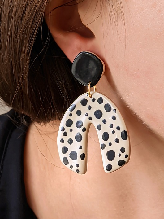 Długie lekkie retro kolczyki w groszki / kropki, wyjątkowa biżuteria