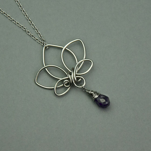 Wisiorek kwiat lotosu ametyst wire wrapping
