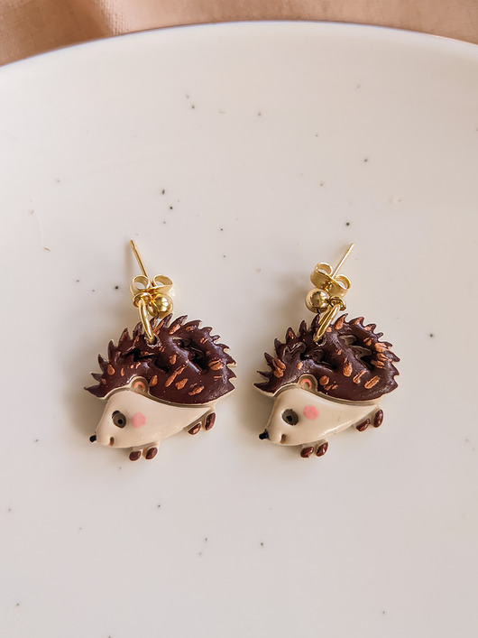 Kolczyki jeżyki w stylu boho, biżuteria inspirowana lasem naturą, jeż