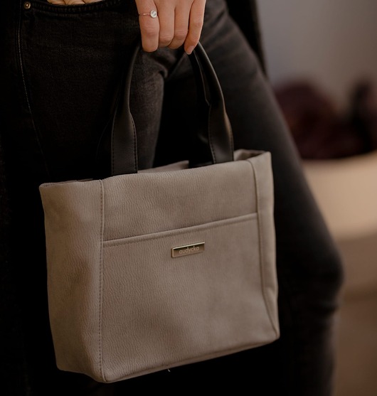 Kuferek listonoszka z wodoodpornego nubuku w kolorze szarym