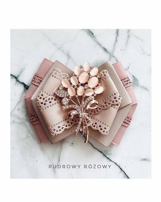 Brosza z bukietem kwiatów New