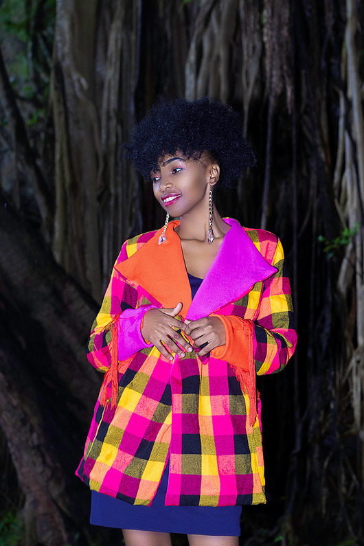 Płaszcz z wiązaniem w talii