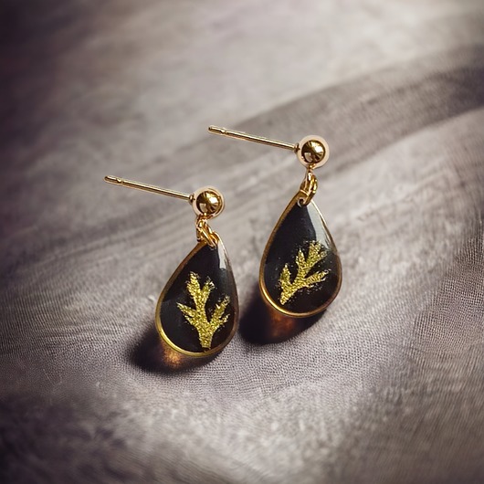 Kolczyki ze złotymi roślinkami : kolczyki z żywicy : GOLDEN FLORA łezki