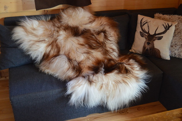 Dywanik Skóra Owcza Naturalna Długi Włos Biało-Brązowa