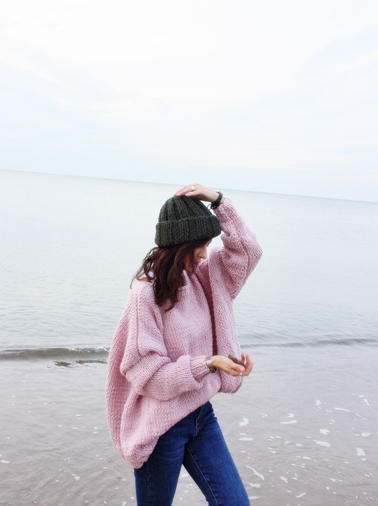 Sweter handmade oversize z wełną pudrowy róż