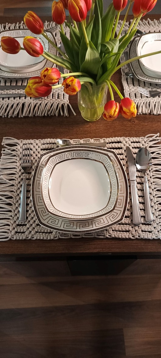 Bieżnik i podkładki pod talerze